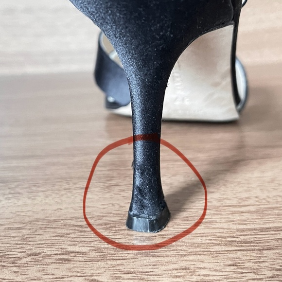 Manolo Blahnik Satin black criss-cross sandal - Picture 5 of 12